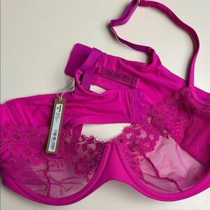 SKIMS Magenta Floral Lace Underwire Bra